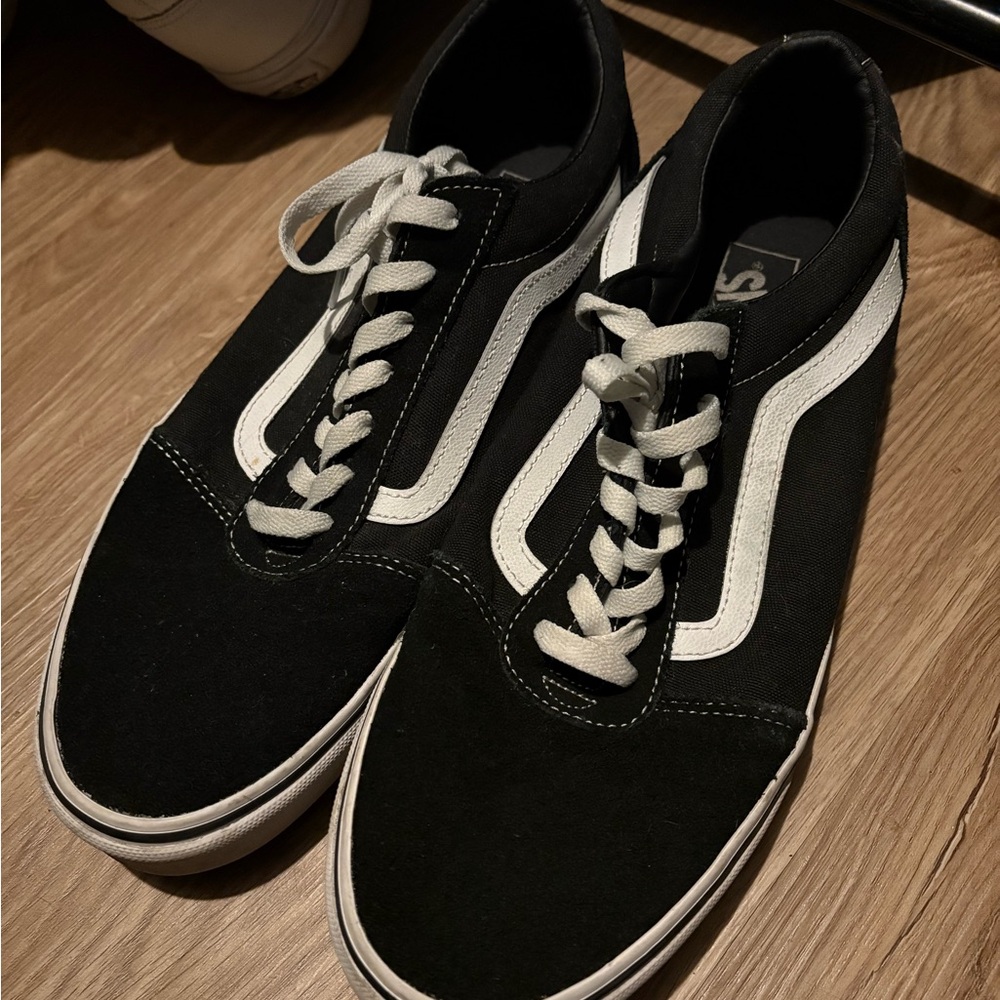 Vans Men's Classic Black and White Sneakers